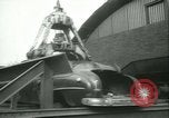Immagine di La masterizzazione abbandonata e devastata vetture New York City USA, 1958, secondo 24 filmato di repertorio 65675022487