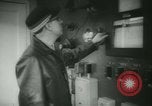 Immagine di La masterizzazione abbandonata e devastata vetture New York City USA, 1958, secondo 29 filmato di repertorio 65675022487