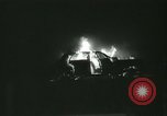 Immagine di La masterizzazione abbandonata e devastata vetture New York City USA, 1958, secondo 32 filmato di repertorio 65675022487