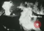 Immagine di La masterizzazione abbandonata e devastata vetture New York City USA, 1958, secondo 38 filmato di repertorio 65675022487