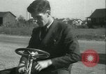 Standbild Motorroller United States USA, 1933, aus Sekunde 13 historischem Filmmaterial Videoclip 65675022493