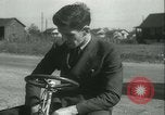 Standbild Motorroller United States USA, 1933, aus Sekunde 14 historischem Filmmaterial Videoclip 65675022493