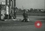 Standbild Motorroller United States USA, 1933, aus Sekunde 23 historischem Filmmaterial Videoclip 65675022493