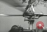 Standbild Igor Sikorsky stellt neuen Rekord in Vought-Sikorsky VS-300 Hubschrauber Stratford Connecticut USA, 1941, aus Sekunde 7 historischem Filmmaterial Videoclip 65675022494