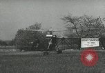 Standbild Igor Sikorsky stellt neuen Rekord in Vought-Sikorsky VS-300 Hubschrauber Stratford Connecticut USA, 1941, aus Sekunde 10 historischem Filmmaterial Videoclip 65675022494