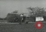 Standbild Igor Sikorsky stellt neuen Rekord in Vought-Sikorsky VS-300 Hubschrauber Stratford Connecticut USA, 1941, aus Sekunde 11 historischem Filmmaterial Videoclip 65675022494