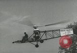 Standbild Igor Sikorsky stellt neuen Rekord in Vought-Sikorsky VS-300 Hubschrauber Stratford Connecticut USA, 1941, aus Sekunde 17 historischem Filmmaterial Videoclip 65675022494