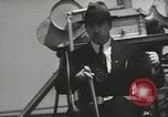 Standbild Igor Sikorsky stellt neuen Rekord in Vought-Sikorsky VS-300 Hubschrauber Stratford Connecticut USA, 1941, aus Sekunde 22 historischem Filmmaterial Videoclip 65675022494