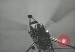 Standbild Igor Sikorsky stellt neuen Rekord in Vought-Sikorsky VS-300 Hubschrauber Stratford Connecticut USA, 1941, aus Sekunde 26 historischem Filmmaterial Videoclip 65675022494