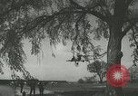 Standbild Igor Sikorsky stellt neuen Rekord in Vought-Sikorsky VS-300 Hubschrauber Stratford Connecticut USA, 1941, aus Sekunde 29 historischem Filmmaterial Videoclip 65675022494