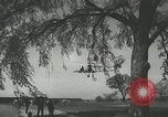 Standbild Igor Sikorsky stellt neuen Rekord in Vought-Sikorsky VS-300 Hubschrauber Stratford Connecticut USA, 1941, aus Sekunde 30 historischem Filmmaterial Videoclip 65675022494
