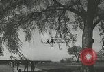 Standbild Igor Sikorsky stellt neuen Rekord in Vought-Sikorsky VS-300 Hubschrauber Stratford Connecticut USA, 1941, aus Sekunde 31 historischem Filmmaterial Videoclip 65675022494