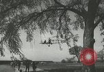 Standbild Igor Sikorsky stellt neuen Rekord in Vought-Sikorsky VS-300 Hubschrauber Stratford Connecticut USA, 1941, aus Sekunde 32 historischem Filmmaterial Videoclip 65675022494