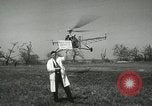 Standbild Igor Sikorsky stellt neuen Rekord in Vought-Sikorsky VS-300 Hubschrauber Stratford Connecticut USA, 1941, aus Sekunde 37 historischem Filmmaterial Videoclip 65675022494
