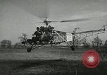 Standbild Igor Sikorsky stellt neuen Rekord in Vought-Sikorsky VS-300 Hubschrauber Stratford Connecticut USA, 1941, aus Sekunde 46 historischem Filmmaterial Videoclip 65675022494