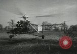 Standbild Igor Sikorsky stellt neuen Rekord in Vought-Sikorsky VS-300 Hubschrauber Stratford Connecticut USA, 1941, aus Sekunde 47 historischem Filmmaterial Videoclip 65675022494