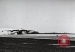 Standbild Boeing B-47 Stratojet Bomber Wichita Kansas USA, 1957, aus Sekunde 23 historischem Filmmaterial Videoclip 65675022554