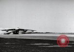 Standbild Boeing B-47 Stratojet Bomber Wichita Kansas USA, 1957, aus Sekunde 24 historischem Filmmaterial Videoclip 65675022554