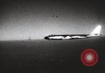 Standbild Boeing B-47 Stratojet Bomber Wichita Kansas USA, 1957, aus Sekunde 53 historischem Filmmaterial Videoclip 65675022554