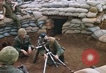 Standbild US-Marines graben Vietnam Khe Sanh, 1968, aus Sekunde 3 historischem Filmmaterial Videoclip 65675022556