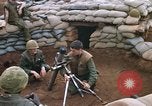 Standbild US-Marines graben Vietnam Khe Sanh, 1968, aus Sekunde 4 historischem Filmmaterial Videoclip 65675022556
