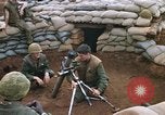 Standbild US-Marines graben Vietnam Khe Sanh, 1968, aus Sekunde 5 historischem Filmmaterial Videoclip 65675022556