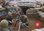 Standbild US-Marines graben Vietnam Khe Sanh, 1968, aus Sekunde 6 historischem Filmmaterial Videoclip 65675022556