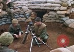 Standbild US-Marines graben Vietnam Khe Sanh, 1968, aus Sekunde 13 historischem Filmmaterial Videoclip 65675022556