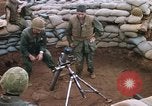 Standbild US-Marines graben Vietnam Khe Sanh, 1968, aus Sekunde 15 historischem Filmmaterial Videoclip 65675022556