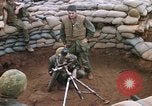 Standbild US-Marines graben Vietnam Khe Sanh, 1968, aus Sekunde 17 historischem Filmmaterial Videoclip 65675022556