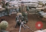 Standbild US-Marines graben Vietnam Khe Sanh, 1968, aus Sekunde 18 historischem Filmmaterial Videoclip 65675022556