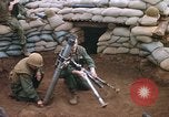 Standbild US-Marines graben Vietnam Khe Sanh, 1968, aus Sekunde 24 historischem Filmmaterial Videoclip 65675022556