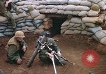 Standbild US-Marines graben Vietnam Khe Sanh, 1968, aus Sekunde 25 historischem Filmmaterial Videoclip 65675022556