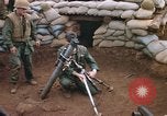 Standbild US-Marines graben Vietnam Khe Sanh, 1968, aus Sekunde 28 historischem Filmmaterial Videoclip 65675022556