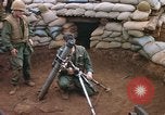 Standbild US-Marines graben Vietnam Khe Sanh, 1968, aus Sekunde 30 historischem Filmmaterial Videoclip 65675022556