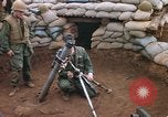 Standbild US-Marines graben Vietnam Khe Sanh, 1968, aus Sekunde 31 historischem Filmmaterial Videoclip 65675022556