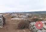Standbild US-Marines graben Vietnam Khe Sanh, 1968, aus Sekunde 56 historischem Filmmaterial Videoclip 65675022556