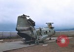 Standbild Vereinigten Staaten Marines Bergung Teile aus einem Hubschrauber Vietnam, 1968, aus Sekunde 8 historischem Filmmaterial Videoclip 65675022557