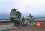 Standbild Vereinigten Staaten Marines Bergung Teile aus einem Hubschrauber Vietnam, 1968, aus Sekunde 9 historischem Filmmaterial Videoclip 65675022557