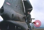 Standbild Vereinigten Staaten Marines Bergung Teile aus einem Hubschrauber Vietnam, 1968, aus Sekunde 21 historischem Filmmaterial Videoclip 65675022557