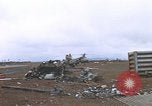 Standbild Vereinigten Staaten Marines Bergung Teile aus einem Hubschrauber Vietnam, 1968, aus Sekunde 44 historischem Filmmaterial Videoclip 65675022557
