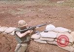 Standbild Vereinigten Staaten Marines Vietnam Khe Sanh, 1968, aus Sekunde 24 historischem Filmmaterial Videoclip 65675022558