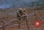 Standbild US-Marines in Khe Sanh Vietnam Khe Sanh, 1968, aus Sekunde 10 historischem Filmmaterial Videoclip 65675022561