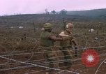 Standbild US-Marines in Khe Sanh Vietnam Khe Sanh, 1968, aus Sekunde 30 historischem Filmmaterial Videoclip 65675022561
