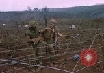 Standbild US-Marines in Khe Sanh Vietnam Khe Sanh, 1968, aus Sekunde 35 historischem Filmmaterial Videoclip 65675022561