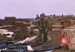 Standbild US-Marines in Khe Sanh Vietnam Khe Sanh, 1968, aus Sekunde 57 historischem Filmmaterial Videoclip 65675022561