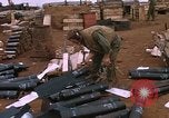 Standbild US-Marines in Khe Sanh Vietnam Khe Sanh, 1968, aus Sekunde 59 historischem Filmmaterial Videoclip 65675022561