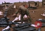 Standbild US-Marines in Khe Sanh Vietnam Khe Sanh, 1968, aus Sekunde 60 historischem Filmmaterial Videoclip 65675022561