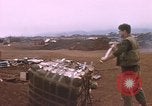 Standbild United States Marine Vietnam Khe Sanh, 1968, aus Sekunde 5 historischem Filmmaterial Videoclip 65675022562