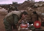 Standbild United States Marine Vietnam Khe Sanh, 1968, aus Sekunde 16 historischem Filmmaterial Videoclip 65675022562